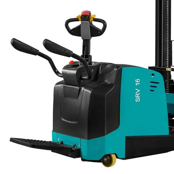 PROLIFT PRO SRV 1650 Li-ion 1,6 т 5 м Самоходный штабелер с противовесом и платформой в Уфе купить по выгодной цене 100kwatt.ru